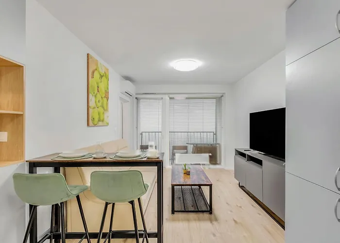 Modern Airport - Bts & Avion Mall * ブラチスラヴァ