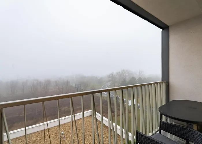 Modern Airport - Bts & Avion Mall Apartamento