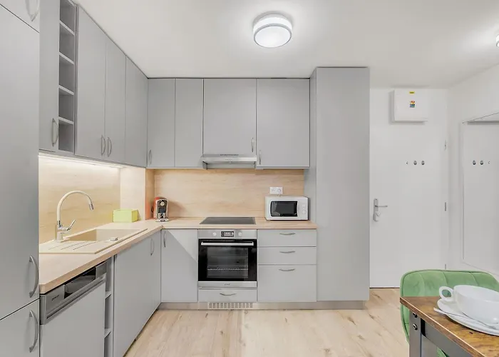 Modern Airport - Bts & Avion Mall