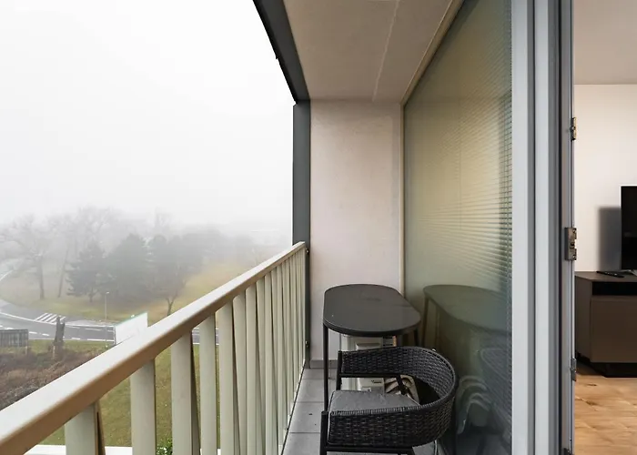 Modern Airport - Bts & Avion Mall *