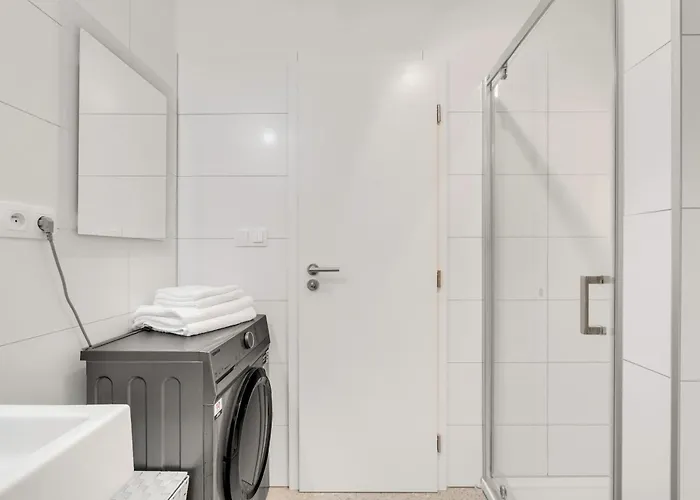 Modern Airport - Bts & Avion Mall